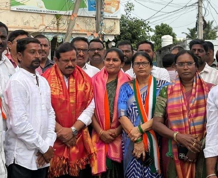 రూ.60 లక్షలతో రోడ్డు పనులు ప్రారంభం