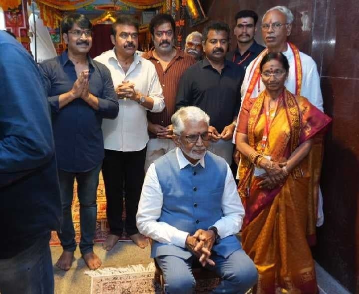 దుర్గమ్మను దర్శించుకున్న సినీ తారలు