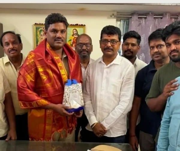 ఆర్యవైశ్య సంఘం ఆధ్వర్యంలో సీఐకి సన్మానం