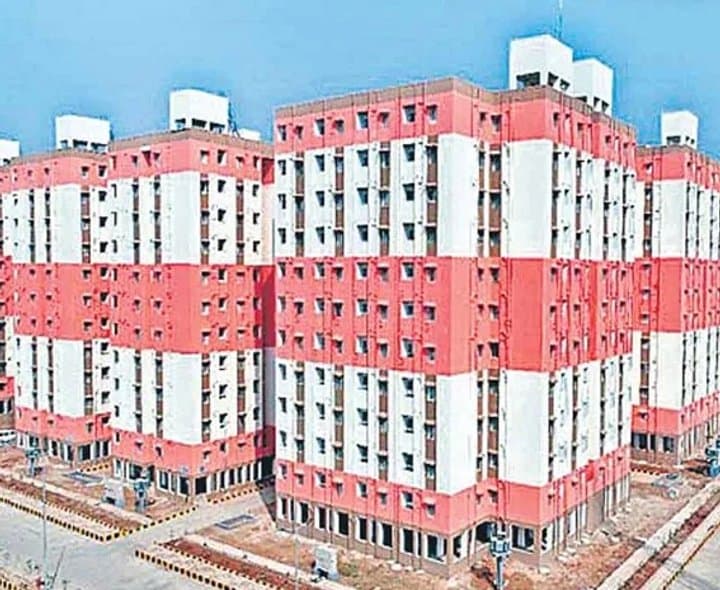 దసరాకు పేదలకు సొంతింటి కానుక