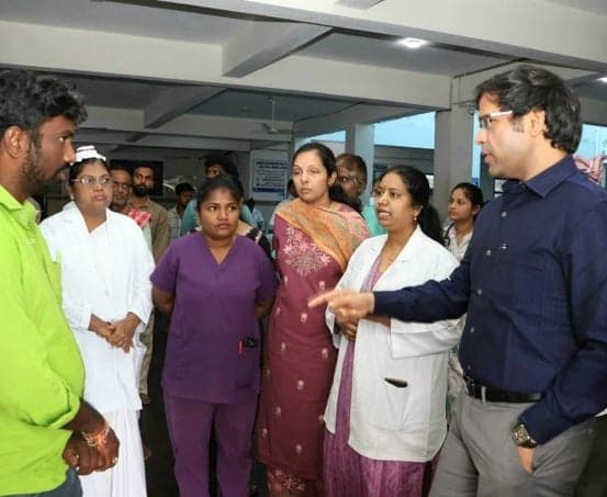 వైద్యుల సమయపాలనపై కలెక్టర్ అంకిత్ అసంతృప్తి