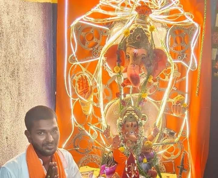 బైక్ సామానుతో వినాయకుని ఆకారం