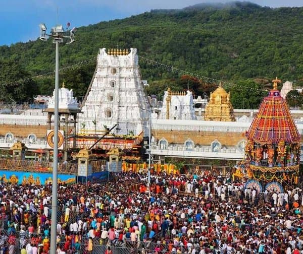 శ్రీవారి సర్వదర్శనానికి 18 గంటల సమయం