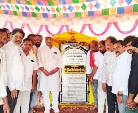 గరివిడిలో రోడ్ల అభివృద్ధి