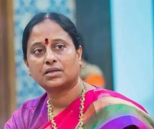 మంత్రి నివాసం వద్ద మున్సిపల్ కార్మికుల నిరసన!