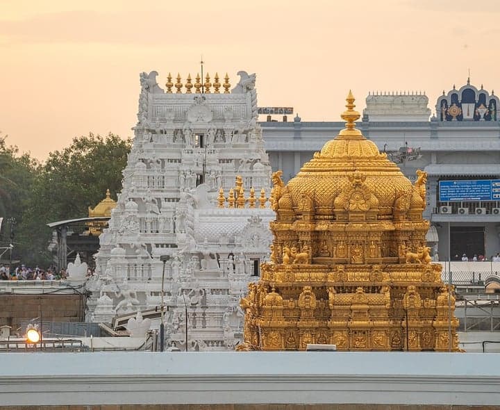 తిరుమలలో కొనసాగుతున్న భక్తుల రద్దీ