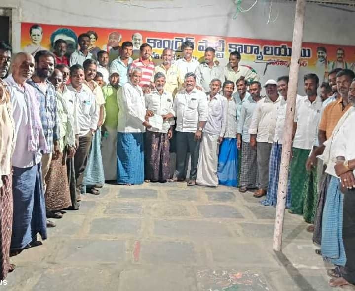 పెద్దకొత్తపల్లిలో సీఎం సహాయ నిధి చెక్కు పంపిణీ - Udayam