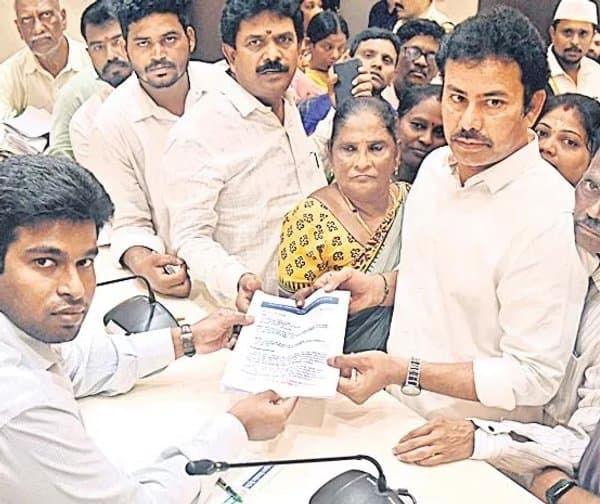 కప్పరాడ భూదందాపై చర్యలకు డిమాండ్