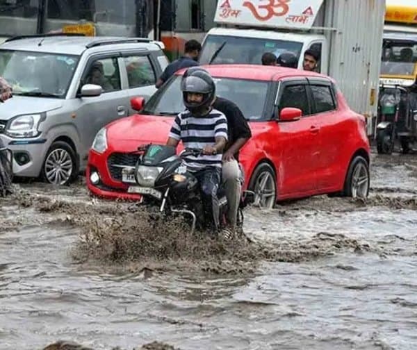 ఢిల్లీలో కుండపోత వర్షం