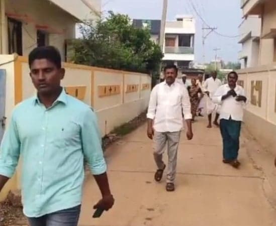 పోలీసుల అదుపులో మాజీ ZPTC భర్త  - Udayam