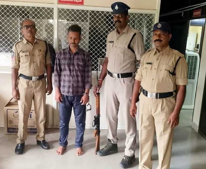 ఎర్రచందనం స్మగ్లర్‌కు ఐదేళ్ల జైలు