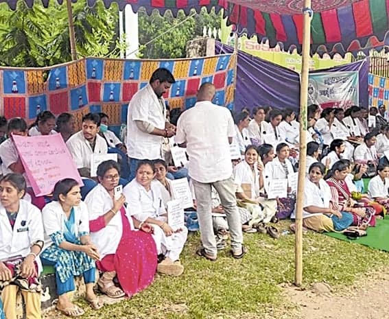 వైద్యశాఖ కాంట్రాక్టు ఉద్యోగుల సమ్మె