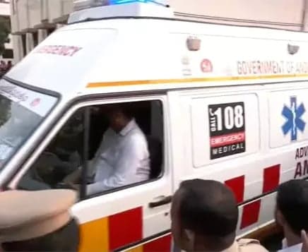 బాధిత విద్యార్థిని బెంగళూరుకు తరలింపు