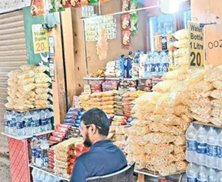 ఆర్టీసీలో అక్రమ దుకాణాల దందా