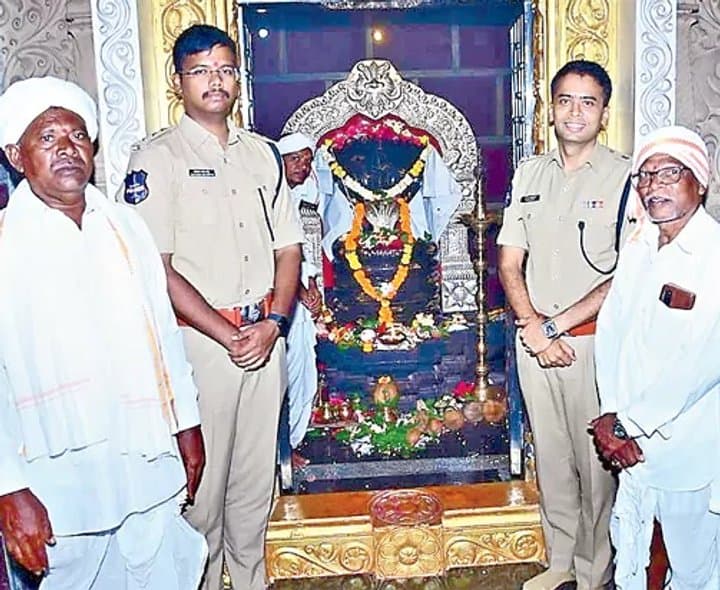 నాగోబా దర్శనానికి భక్తుల పోటెత్తు
