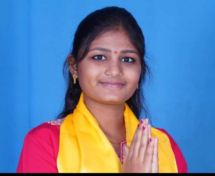 తండ్రి నామినేషన్ తిరస్కరణ.. బరిలో కుమార్తె - Udayam