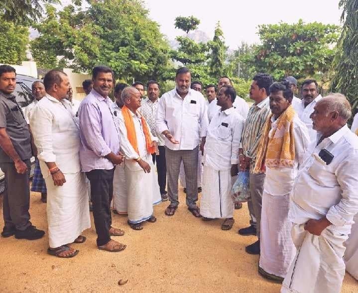 ప్రజా వినతులు స్వీకరించిన మంత్రి మండిపల్లి - Udayam