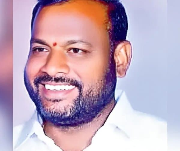 విద్యుదాఘాతంతో బావిలో పడి రైతు మృతి - Udayam Digital