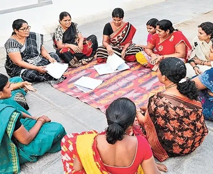 డ్వాక్రా మహిళలకు రుణ కష్టాలు