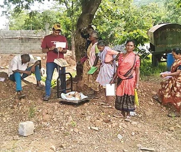 రేషన్ బియ్యం కోసం రాళ్ల తూకం