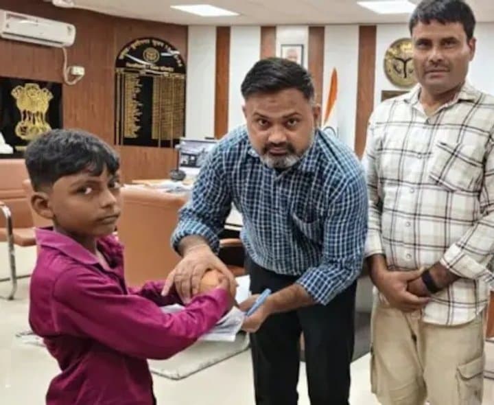 నేపాల్ వరద బాధితులకు బాలుడి పిగ్గీ బ్యాంక్ - Udayam