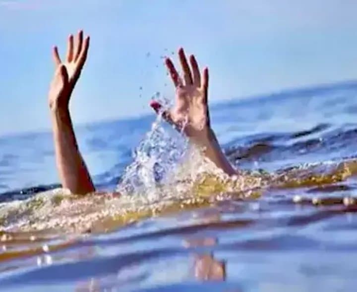 కృష్ణా నదిలో ముగ్గురు యువకుల మృతి