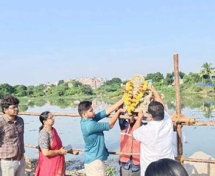 ప్రగతినగర్‌ చెరువులో గణేశ్‌ నిమజ్జనాలు - Udayam