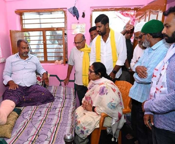 టీడీపీ శ్రేణులను పరామర్శించిన మంత్రి సవిత - Udayam