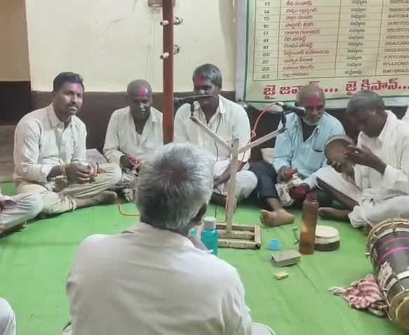 గణేశ్ మండపాల్లో తగ్గిన భజన సంప్రదాయం - Udayam