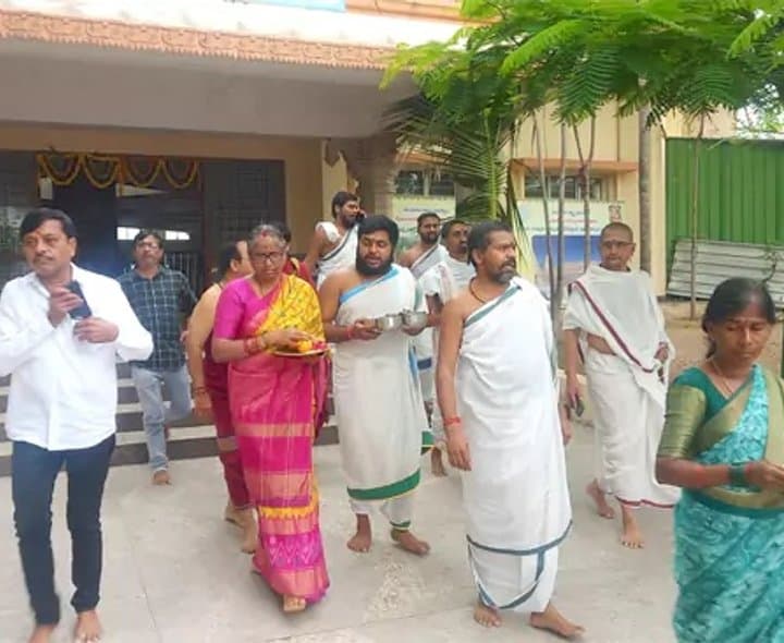 సరస్వతి ఆలయంలో గురు పౌర్ణమి ఉత్సవాలు ప్రారంభం