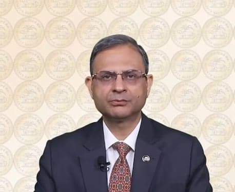 వడ్డీ రేట్ల కోతకు ఇప్పట్లో అవకాశం లేదు: RBI గవర్నర్