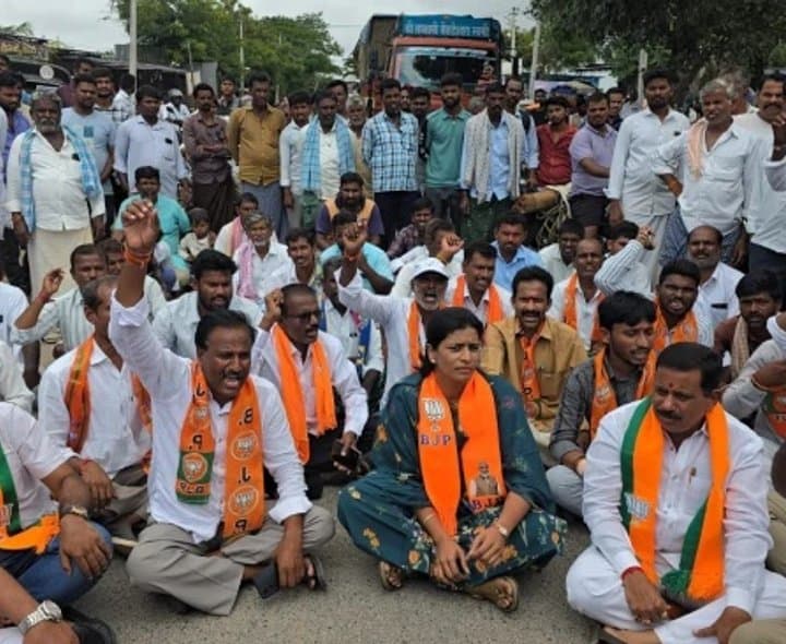 విద్యుత్ కోతలపై గద్వాలలో భాజపా రాస్తారోకో