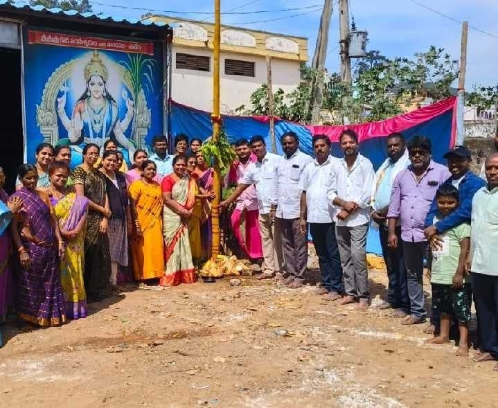 పాడేరులో ఘనంగా ఉత్సవ రాట ప్రతిష్ఠ