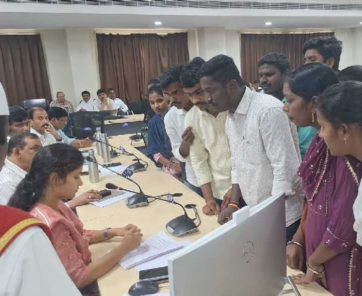 అకారణంగా ఔట్‌సోర్సింగ్‌ సిబ్బంది తొలగింపు