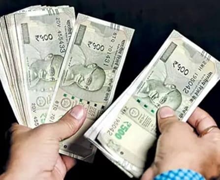 తపాలా పింఛన్లలో రూ.16 కోత ఆరోపణలు