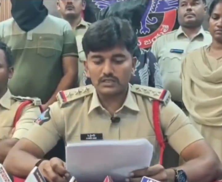 నకిలీ ACB అధికారిగా బెదిరింపులు