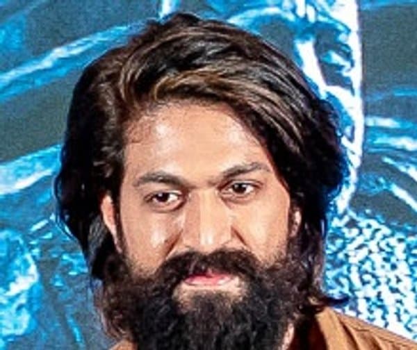 'టాక్సిక్'లో అందాల తారలతో యశ్ పోరు