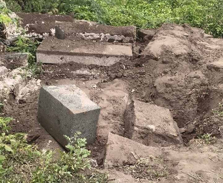 గుప్తనిధుల కోసం తవ్వకాలు