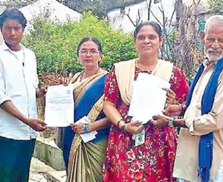 లక్షల ఓటర్లకు నోటీసులు