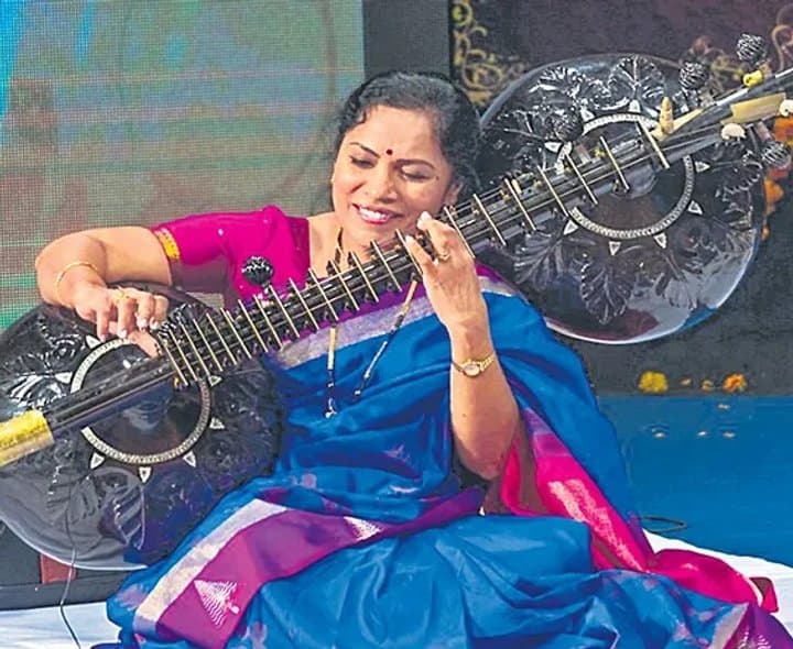 రుద్రవీణకు జ్యోతి కొత్త వెలుగు