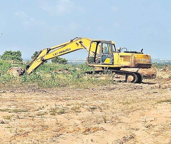 తిరుమలగిరిలో అక్రమ మట్టి తవ్వకాలు
