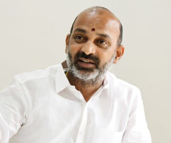 కేంద్రమంత్రి బండి సంజయ్ తల్లికి గుండెపోటు - Udayam Digital