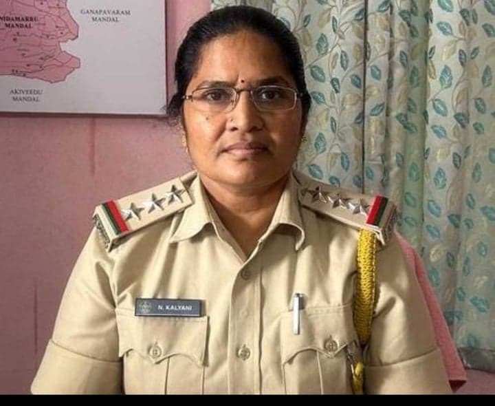 గుండుగొలను మద్యం షాపునకు దరఖాస్తుల ఆహ్వానం - Udayam