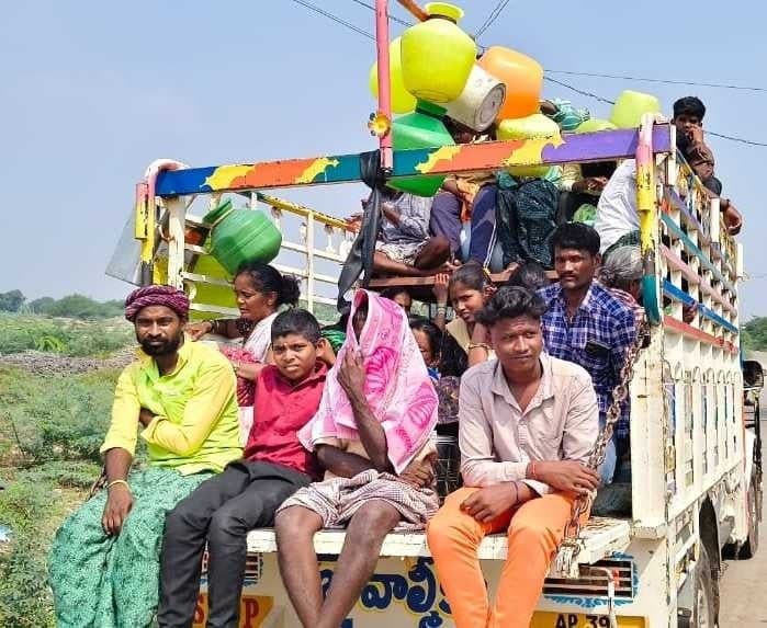 గుడికల్‌ నుంచి 40 మంది రైతుల వలస - Udayam