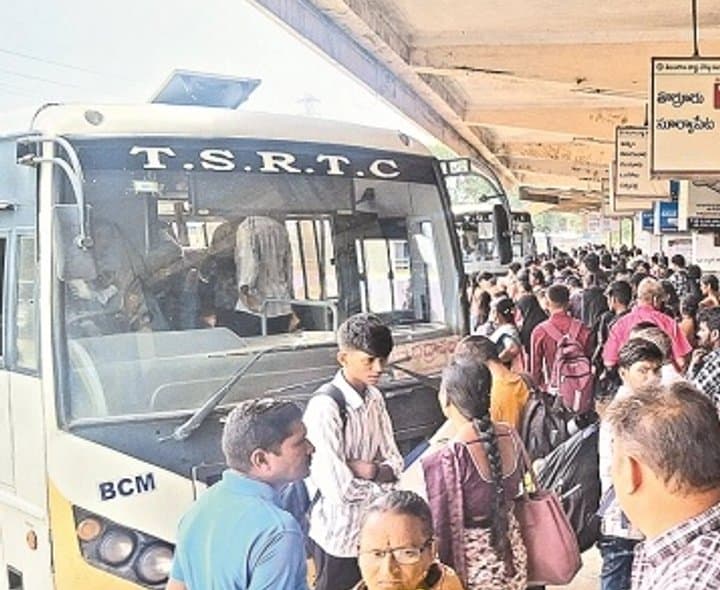 హలో ఆఫీసర్.. మా బాధలు వినేదెప్పుడు?