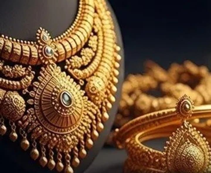 బంగారంపై రూ.1.98 లక్షలఖర్చు