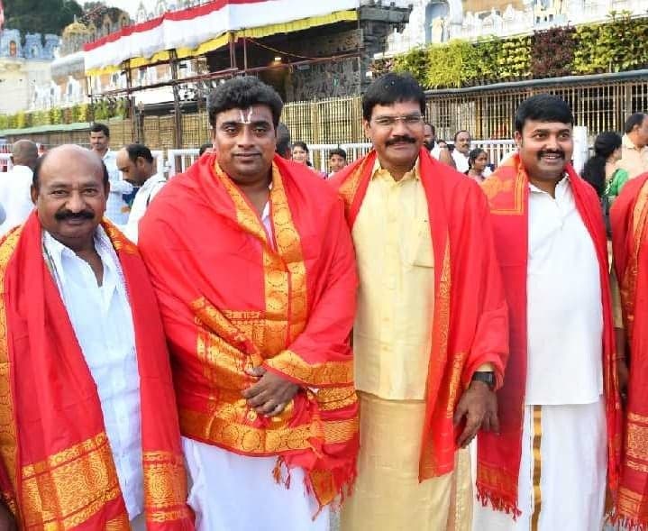 శ్రీవారి దర్శనానికి రాజకీయ ప్రముఖులు