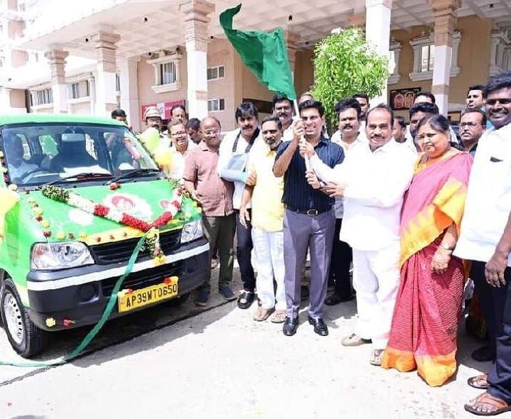 తల్లి–బిడ్డ ఎక్స్‌ప్రెస్‌ వాహనాలు ప్రారంభం