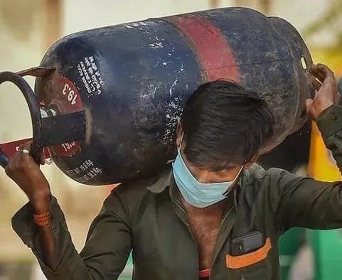 కమర్షియల్‌ గ్యాస్‌ ధరల పెంపు