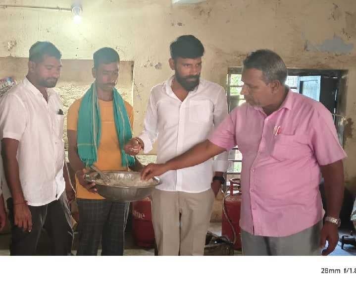 బీర్కూర్‌లో మధ్యాహ్న భోజనంపై సర్పంచ్‌ తనిఖీ - Udayam